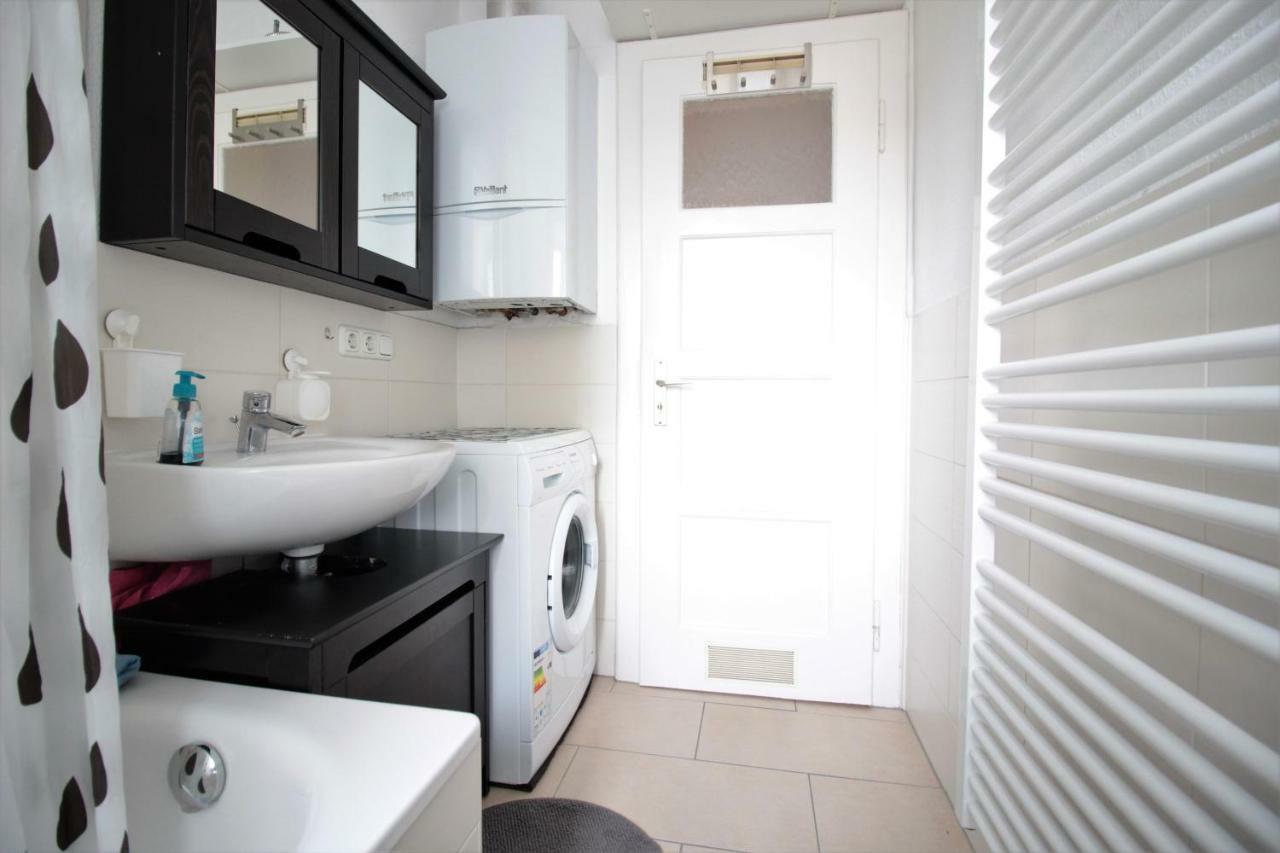 וירצבורג Charming 3-Bedroom Apartment With Parking Lot מראה חיצוני תמונה
